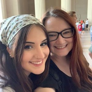 Meet your Posher, Danielle